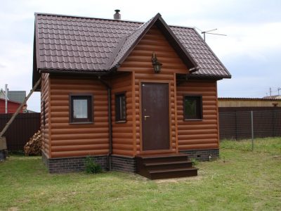 Недорогие срубы домов и бань. Фундамент, кровля, отделка