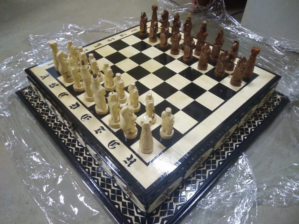 Деревянные шахматы и нарды ручной работы