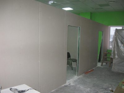 Облицовка стен, монтаж перегородок и потолка из гипсокартона