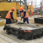 Рабочие на железо-бетонный завод