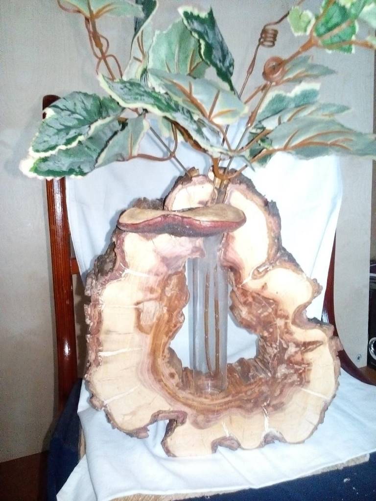 Декоративные вазы , пано ручной работы из дерева