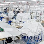 Польская фирма обеспечит работой рабочих в швейном цеху, швея