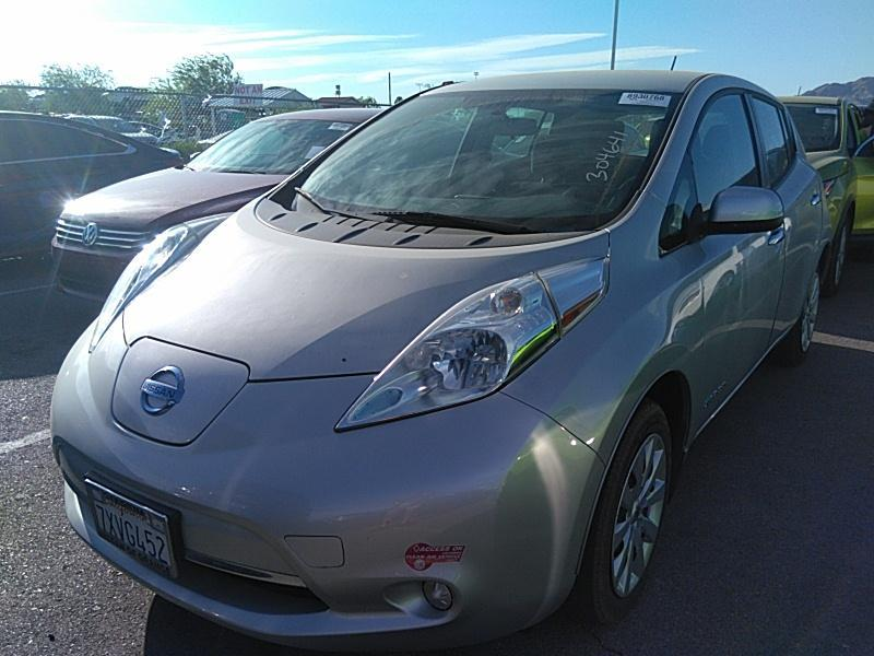 Ниссан минск. Nissan Leaf серый.