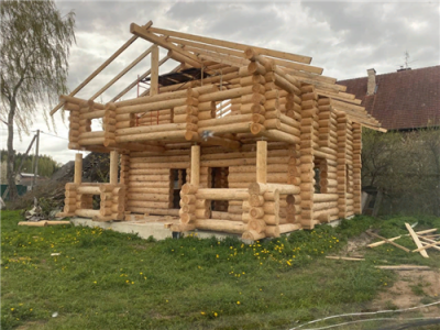 Рубленный дом из бревна от фундамента до крыши