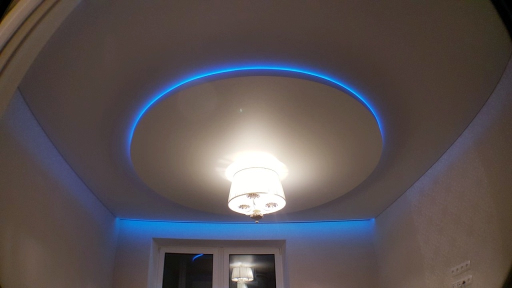 Натяжные двухуровневые потолки с подсветкой